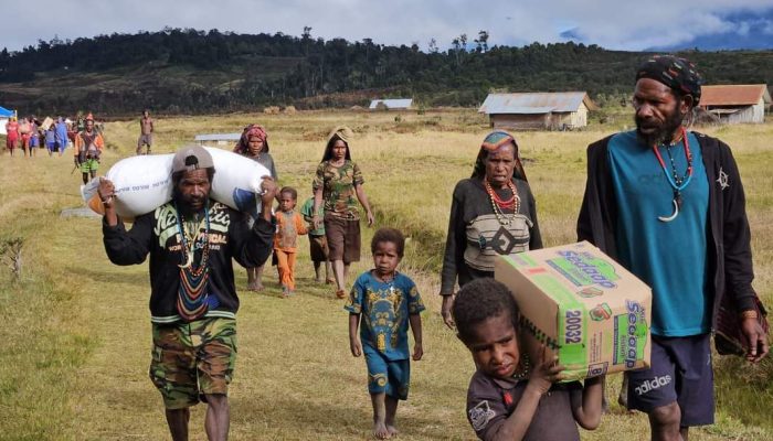 Bantu Warga Papua Tengah, Kapolri Salurkan 264,7 Ton Beras dan 1.500 Sembako