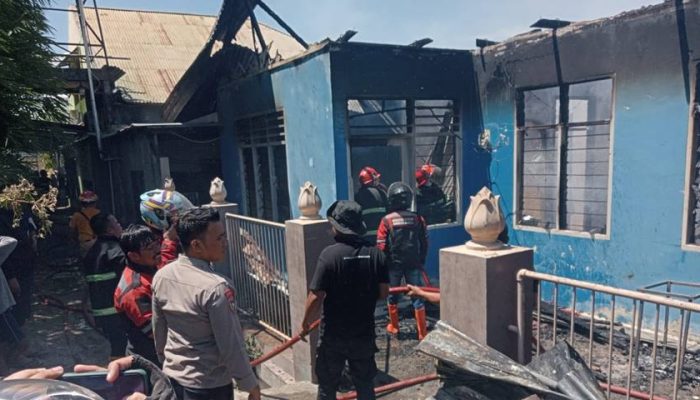 Diduga Korsleting Listrik, Satu Unit Rumah di Liluwo Ludes Terbakar
