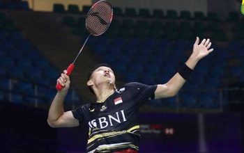 Jonatan Christie saat berlaga di India Open 2024. (c) PBSI
