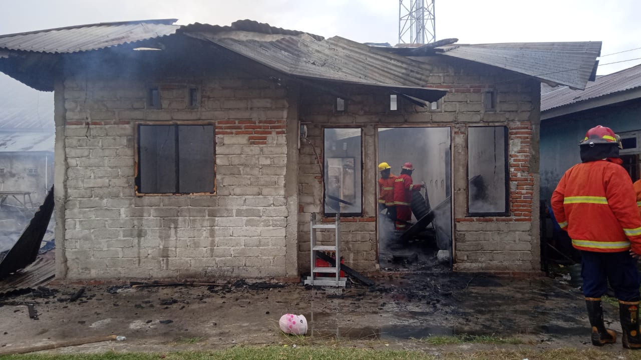 Kondisi rumah yang hangus terbakar di Kelurahan Liluwo, Kecamatan Kota Tengah, Kota Gorontalo. (Foto: Rizky Tahtiar/Mahasiswa Magang UNG)