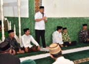 Hadiri Lebaran Ketupat di Kampung Jawa, Penjagub Salurkan Bantuan untuk Masjid