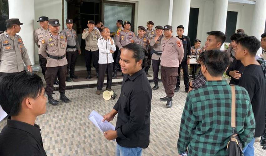 Aliansi Mahasiswa Gelar Demo di DPRD, Terkait Dugaan Pungli di Desa Polohungo