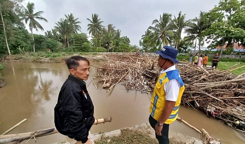 Bupati Gorontalo Kunjungi Korban Banjir Hunggaluwa