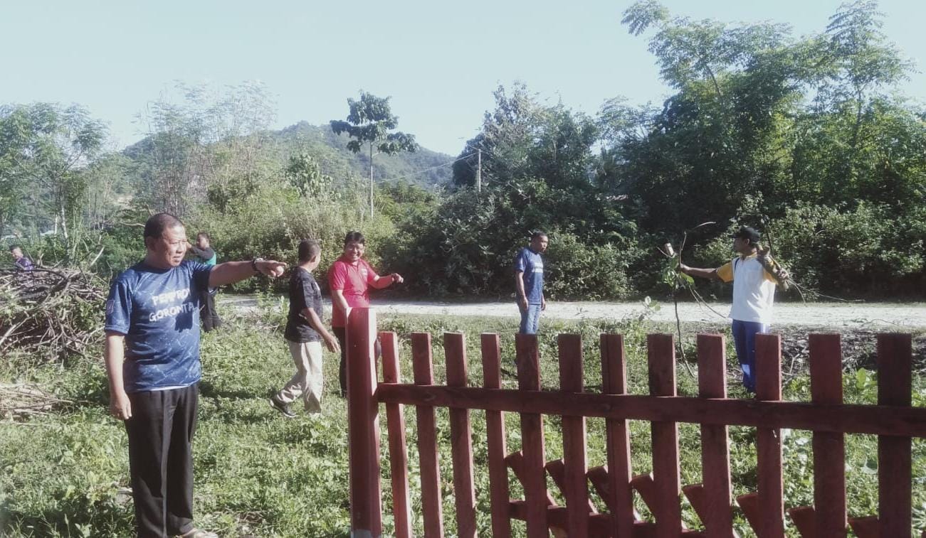 Jabat Plh Sekretaris Dukcapil PMD, Ali Manopo Awali dengan Kerja Bakti