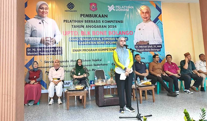 Entaskan Kemiskinan, Merlan Dorong Lulusan PBK Berkompetisi dalam Dunia Kerja