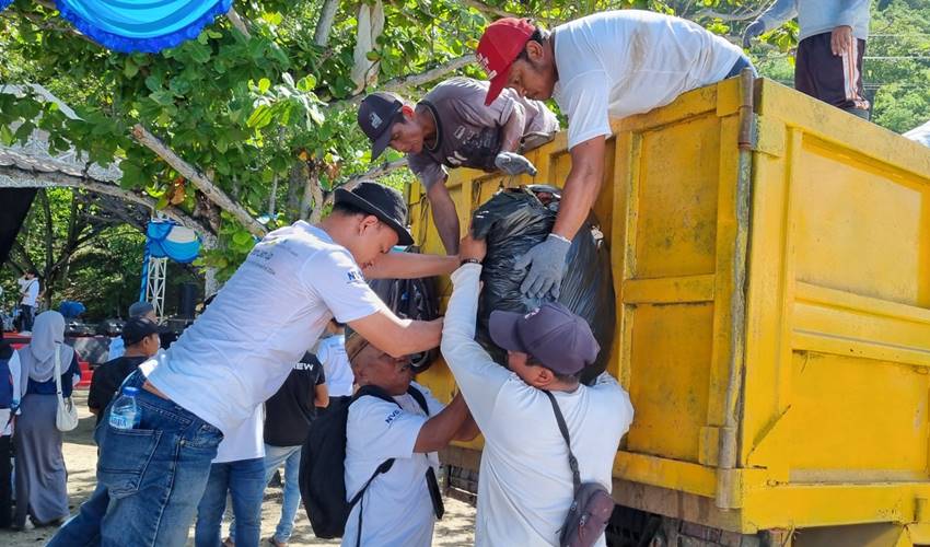 Peringati Hari Lingkungan Hidup, PLN NP UP Gorontalo Gelar Coastal Clean Up Bersama Stakeholder dan Masyarakat 2