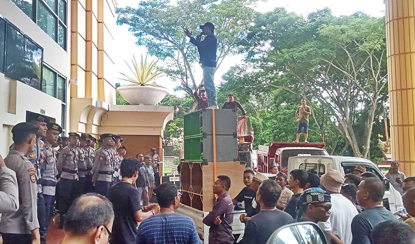 Supir Truk Desak Pemerintah Tertibkan Tambang Ilegal Penyebab Kelangkaan BBM