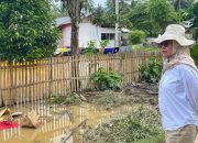 Tinjau Banjir, Bupati Merlan Boyong Petugas Dinsos Hingga Tim Medis