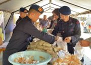 Buat Dapur Umum, Polda Gorontalo Salurkan 1.100 Makanan untuk Korban Banjir