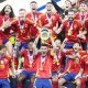 Timnas Spanyol mengangkat trofi juara Euro 2024 usai mengalahkan Timnas Inggris, Senin (15/07/2024). (c) AP Photo/Frank Augstein