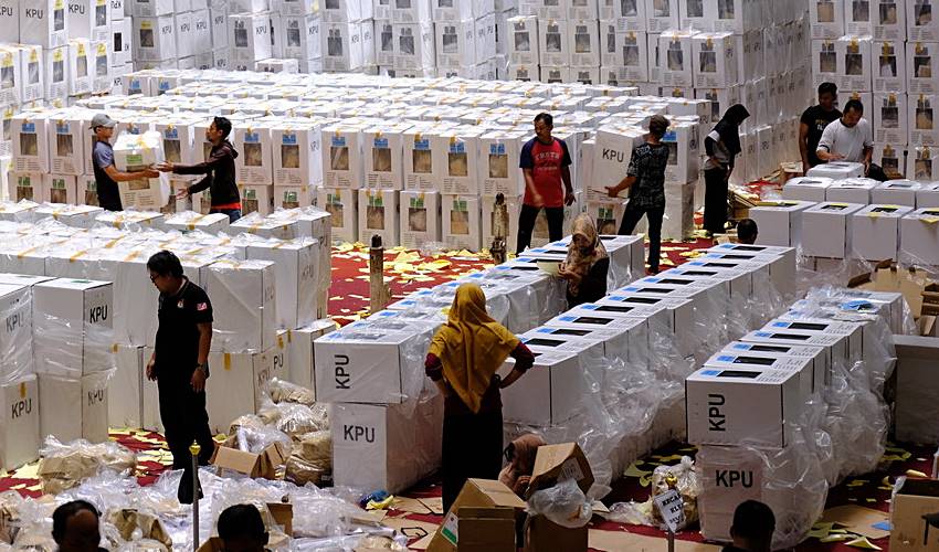 Disaksikan Bawaslu, KPU Boalemo Terima Logistik PSU