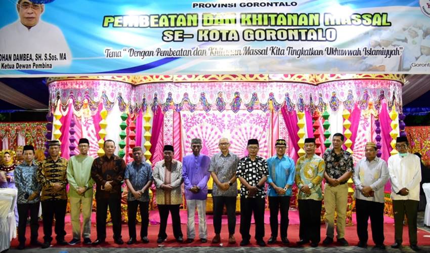 Pj Gubernur Apresiasi Pembaiatan dan Sunatan Massal YAPHARA