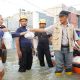 Pj Wali Kota Gorontalo Distribusi Makanan Siap Saji ke Warga Terpapar Banjir
