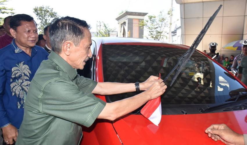 Jelang HUT ke-79 RI, Pemkab Gorontalo Bagi-bagi 1.000 Bendera Merah Putih