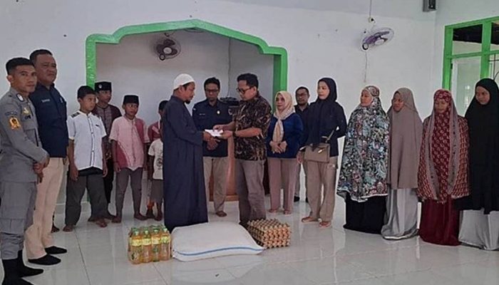 KPU Gorut Berbagi dengan Anak Yatim