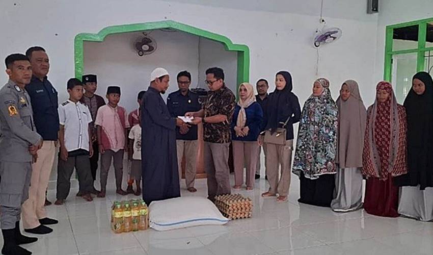 KPU Gorut Berbagi dengan Anak Yatim