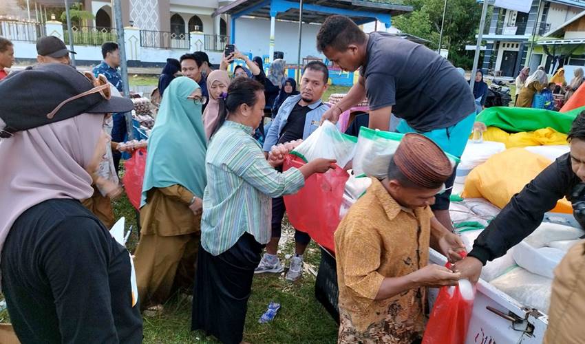 Pemkab Bone Bolango Gelar Pasar Murah di Suwawa Timur, 1.200 Paket Sembako Ludes