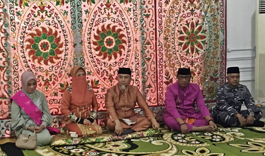 Pjs Bupati Bone Bolango Jalani Prosesi Adat Mopotilolo