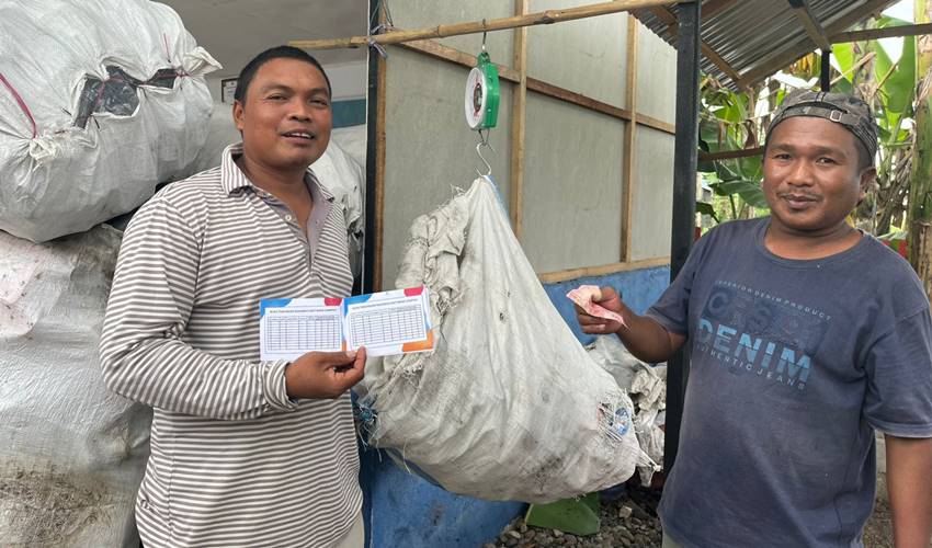 Di Kampung Iklim Program TJSL PLN NP, Sampah Plastik Bisa Ditukar dengan Voucher Listrik dan Internet