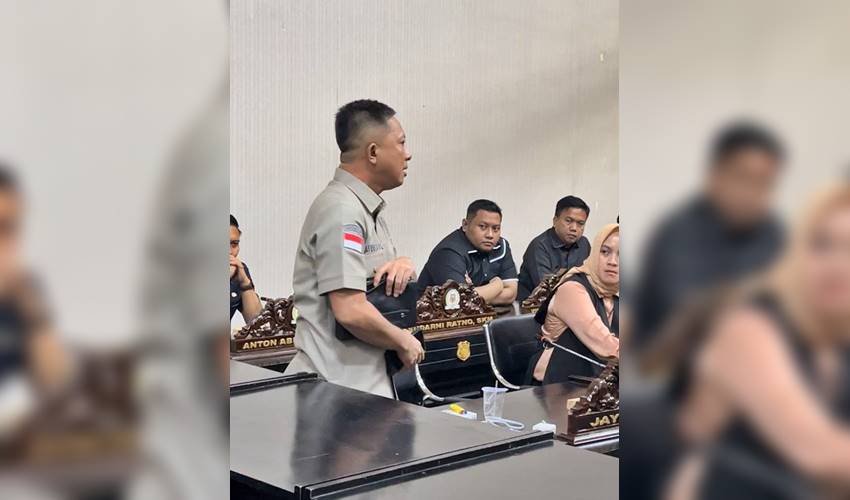 Jayusdi Rivai Lakukan Aksi Walk Out saat Pembahasan R-APBD 2025 Kabgor