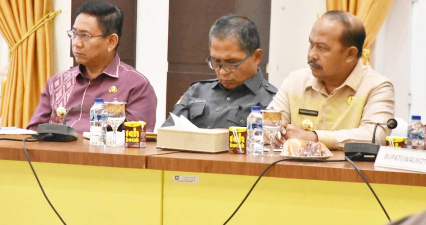 Pjs Bupati Gorontalo, Syukri Botutihe saat menghadiri rakor persiapan pelaksanaan Pilkada serentak yang dipimpin Wamendagri RI, Bima Arya, Kamis (14/11/2024). (Foto: Hms Pemkab Gorontalo)