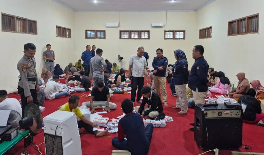 KPU Gorut Tuntas Lakukan Penyortiran dan Pelipatan Surat Suara