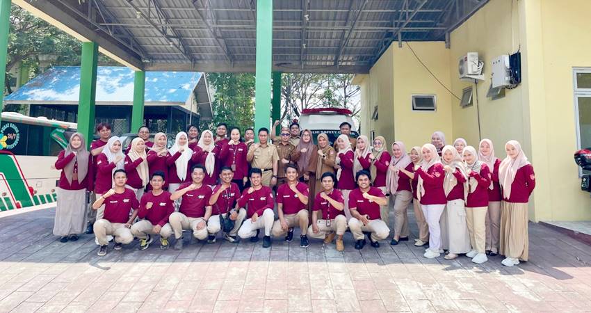 Pjs Bupati Gorontalo, Syukri Botutihe saat melakukan kunjungan ke UPTD PSC119 & Penanggulangan Krisis Kesehatan, Senin (18/11/2024). (Foto: Hms Pemkab Gorontalo)