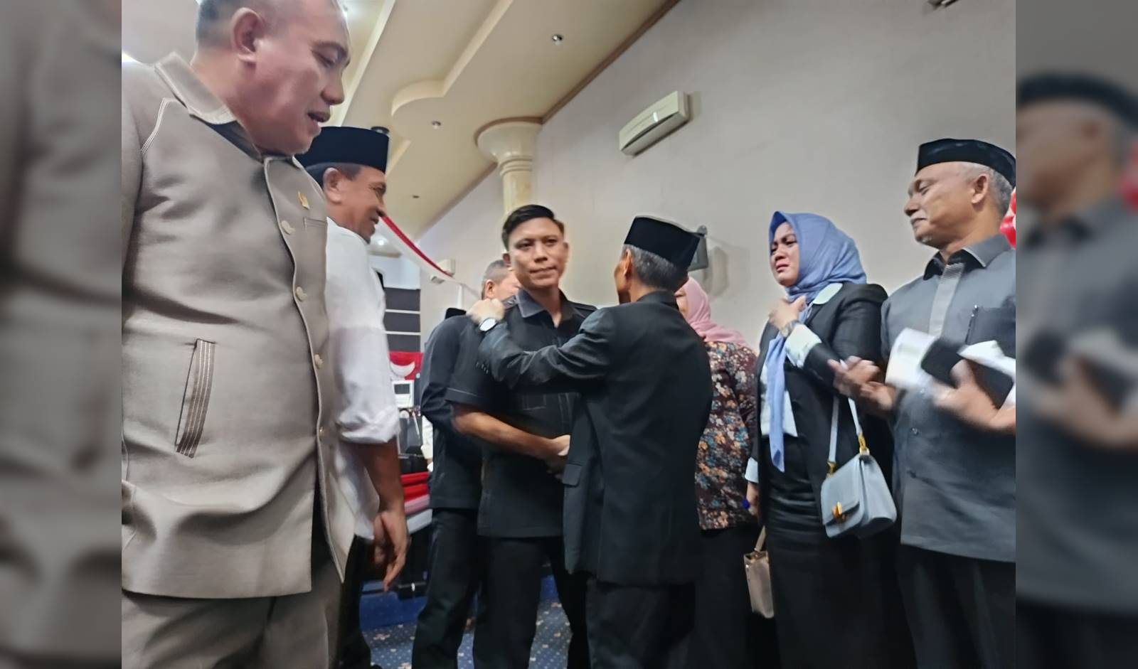 Paripurna Pengesahan APBD 2025 Kabupaten Gorontalo Diwarnai Tangis