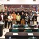 Usai Rakor, jajaran KPU Boalemo melakukan pose bersama dengan peserta. (Foto: Hms KPU Boalemo)