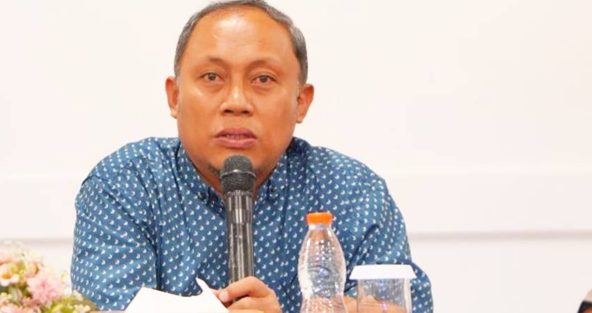Ketua KPU Provinsi Gorontalo, Sophian Rahmola saat membuka Rapat Koordinasi Persiapan Pembersihan APK Pilkada 2024, Kamis (21/11/2024).