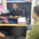 AM, pelaku pencabulan gadis dibawah umur saat menjalani pemeriksaan oleh penyidik Unit PPA Satreskrim Polresta Gorontalo Kota. (Foto: Humas Polresta Gorontalo Kota)