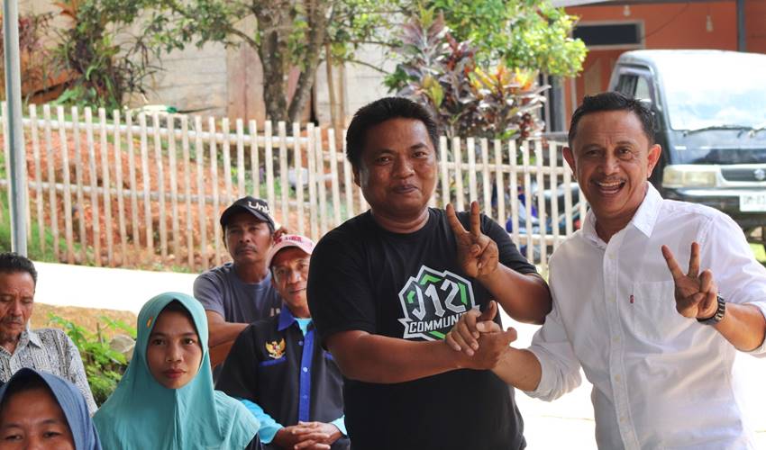 Warga Malahu Gunakan Kaus J12 Community di Kampanye Sofyan-Toni