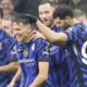 Skuad Inter Milan merayakan gol Kristjan Asllani ke gawang Udinese di Giuseppe Meazza, Jumat (20/12/2024). (c) Spada/LaPresse via AP Photo