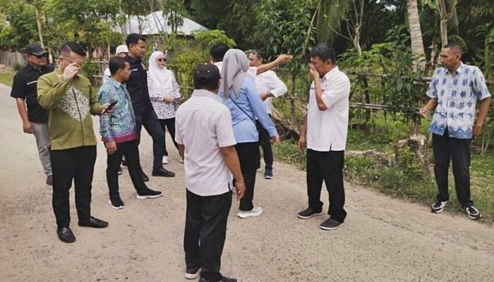 Perdana Reses, Aleg DPRD Kabgor Dapil Limboto Tinjau Jalan Rusak di Dua Kelurahan