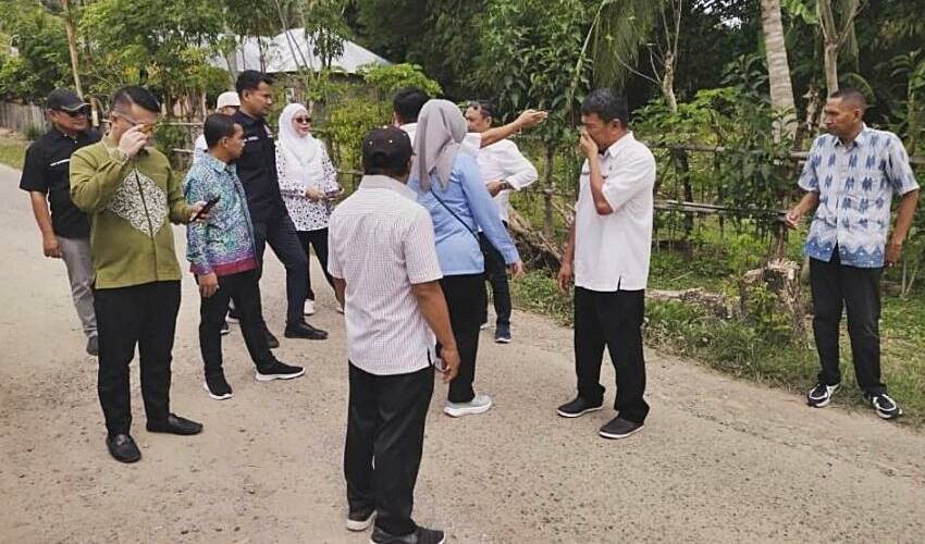 Perdana Reses, Aleg DPRD Kabgor Dapil LImboto Tinjau Jalan Rusak di Dua Kelurahan