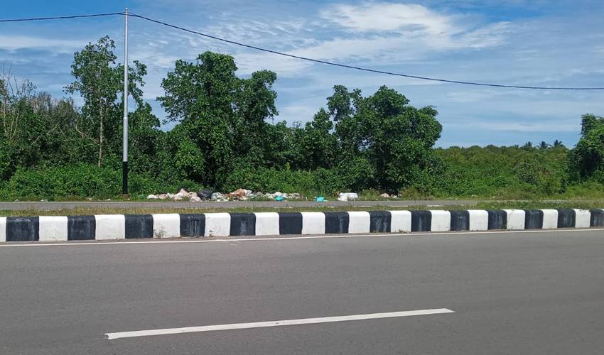 Sampah Mulai 'Hiasi' Jalan Bypass Gorut