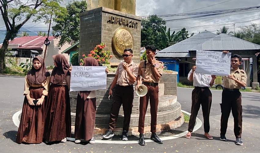 Siswa SMA 1 Suwawa jadi Polisi Dadakan Untuk Tekan Angka Kecelakaan - Bone Bolango