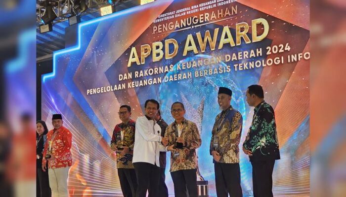 Sukses Tingkatkan PAD, Pemkot Dianugerahi APBD Award 2024 oleh Kemendagri