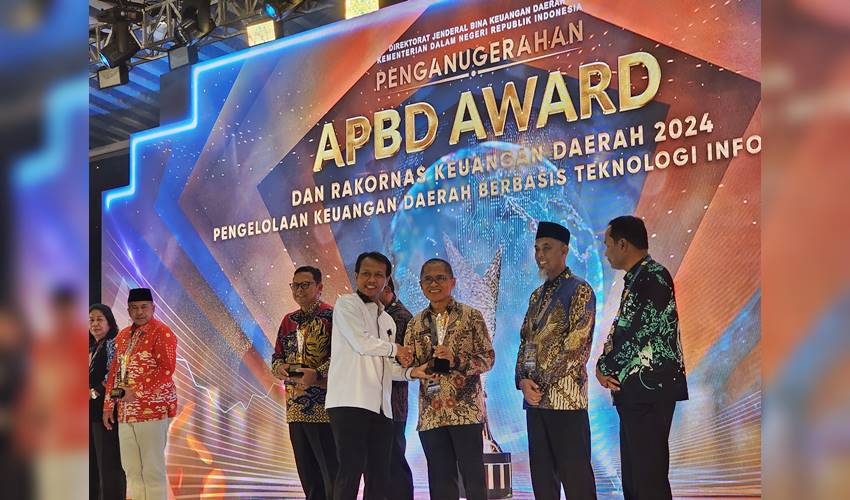 Sukses Tingkatkan PAD, Pemkot Dianugerahi APBD Award 2024 oleh Kemendagri