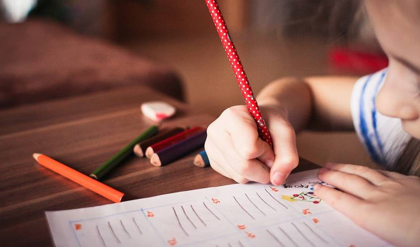 Anak sementara belajar. (Foto: Pixabay20)
