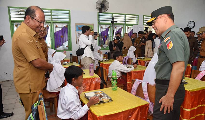 Hari Pertama Pelaksanaan Program MBG di Provinsi Gorontalo Berjalan Lancar