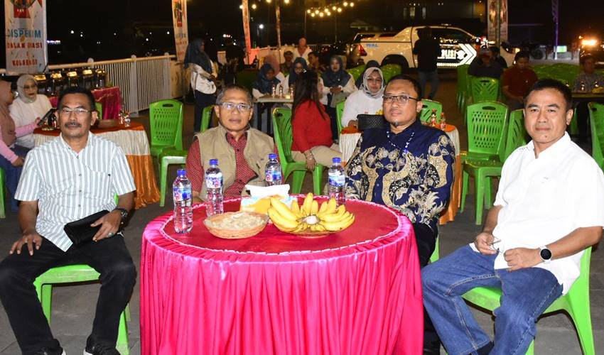 Ismail Madjid Resmikan 32 PSU dan Lampu Jalan di Santorini