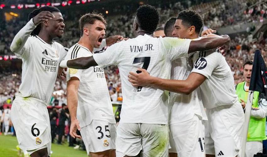 Selebrasi Jude Bellingham dkk. dalam laga semifinal Supercopa de Espana 2025 antara Real Madrid vs Real Mallorca, Jumat (10/1/2025). (c) AP Photo/Altaf Qadri