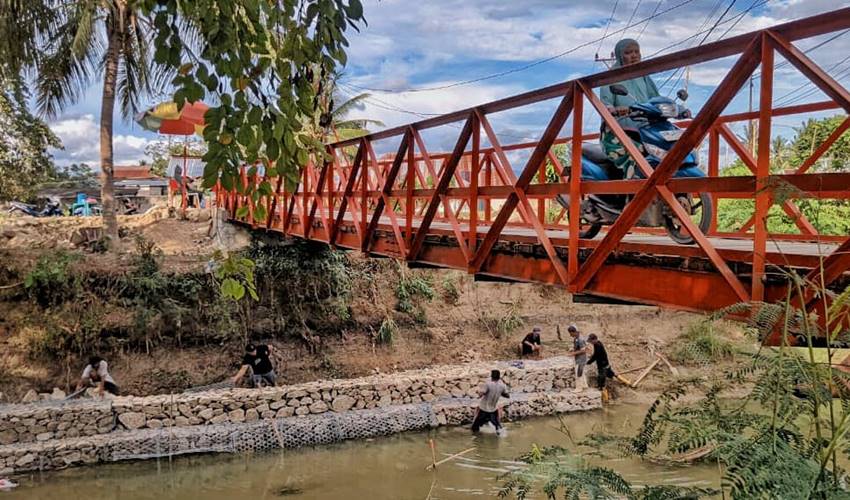Warga Molawahu Gotong Royong Bangun Bronjong
