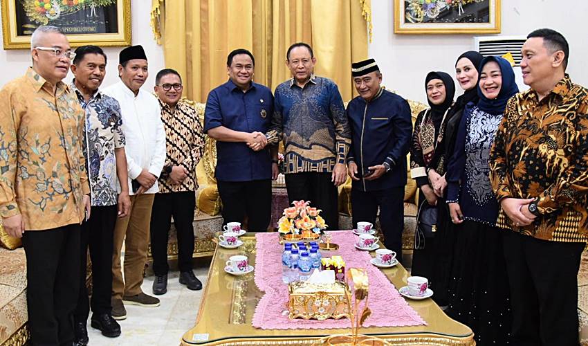 Jokes Bapak Bapak, Warnai Pertemuan Silaturahmi GI dan RG