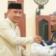 Safari Ramadan di Mananggu, Wabup Lahmuddin Serahkan Bantuan Bahan Pokok ke Warga