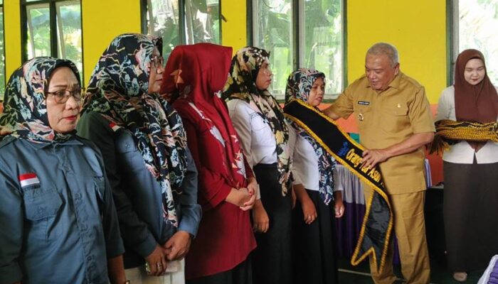 Wabup Tonny Kukuhkan Orang Tua Asuh Cegah Stunting Telaga Biru