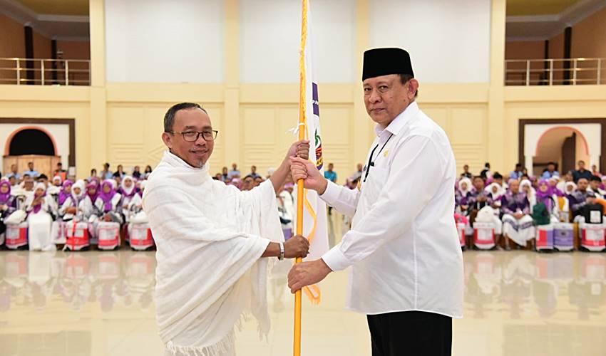 Lepas Kloter 28, Gubernur Minta JCH Doakan Embarkasi Haji Penuh Terwujud