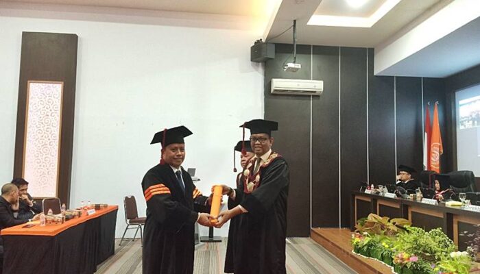 Rektor Universitas Pohuwato Raih Gelar Doktor dengan Predikat Pujian di UNG