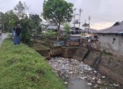 Tumpukan Sampah Sumbat Aliran Sungai di Desa Moutong, Pemerintah Diminta Cari Solusi Konkret